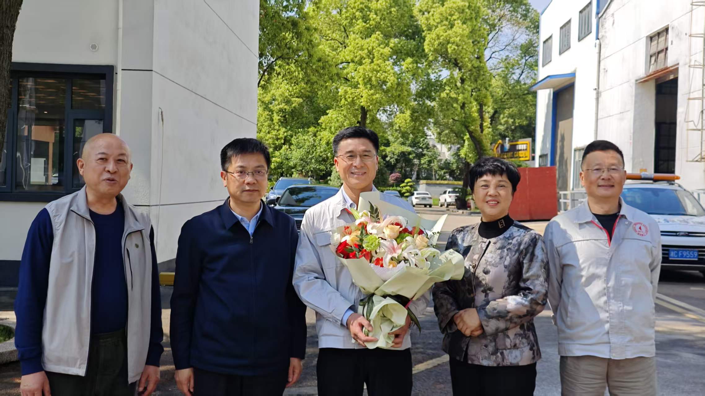 雨湖区区委书记陈小平一行走访开元在线(中国)唯一官方网站
公司